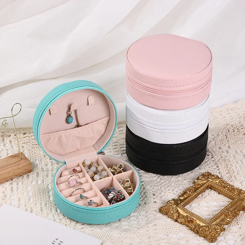 Przenośne Okrągłe Pudełko na Biżuterię Naszyjniki Kolczyki Pierścionki Organizer na Biżuterię Etui Podróżne Skórzane Pudełko do Przechowywania Biżuterii K- — zdjęcie 2