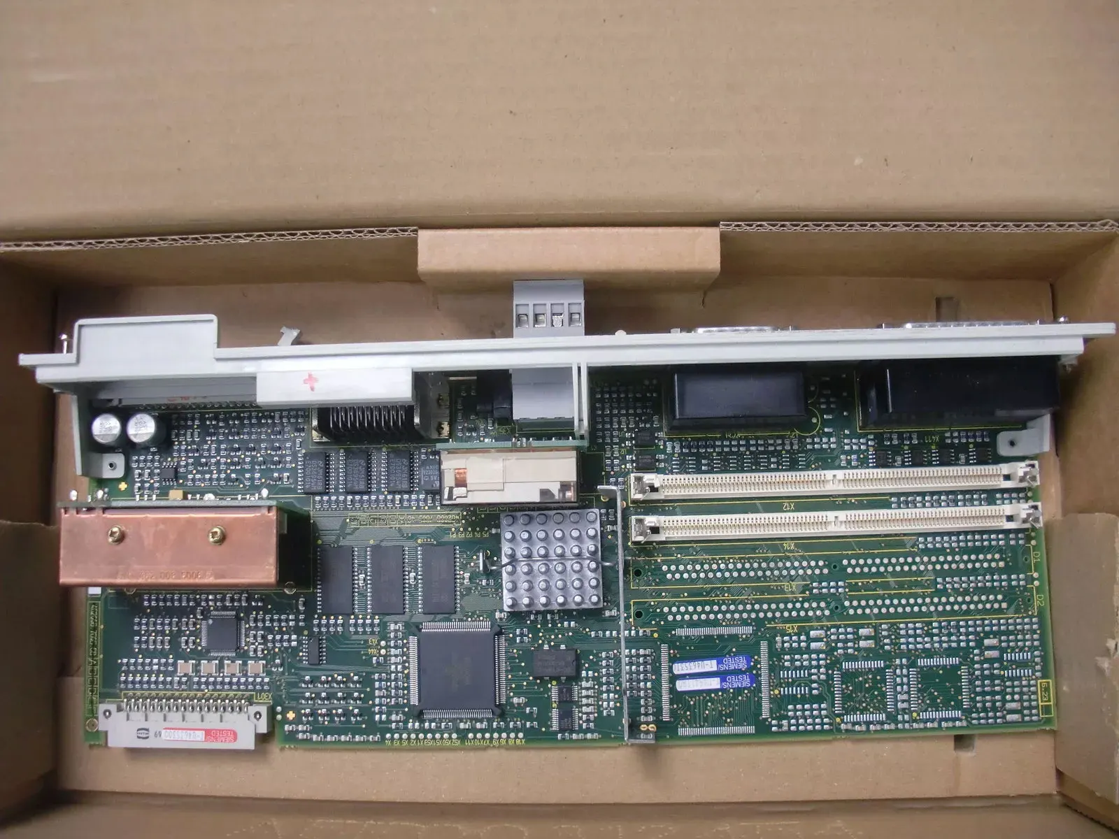 Brand new 6SN1118-0DH21-0AA1 6SN1118-0DH22-0AA0 6SN1118-0DH21-0AA0 fast shipping via FedEx/DHL/UPS Warrently One-year