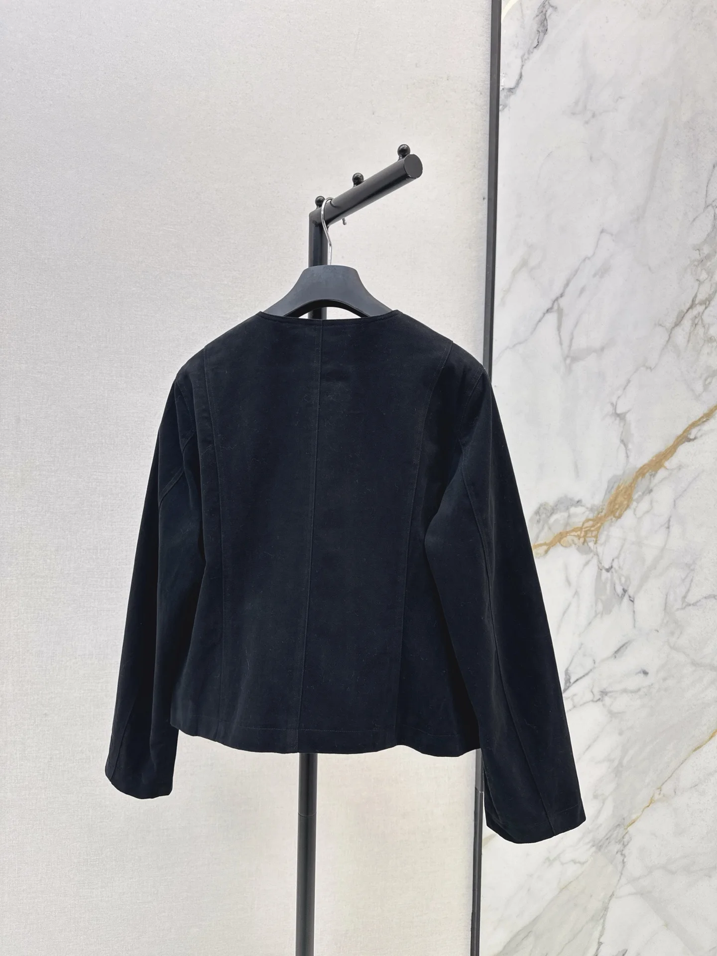

The Latest Embroidered Round Neck Jacket for Autumn and Winter 2025 is a Minimalist High-end Jacket 60