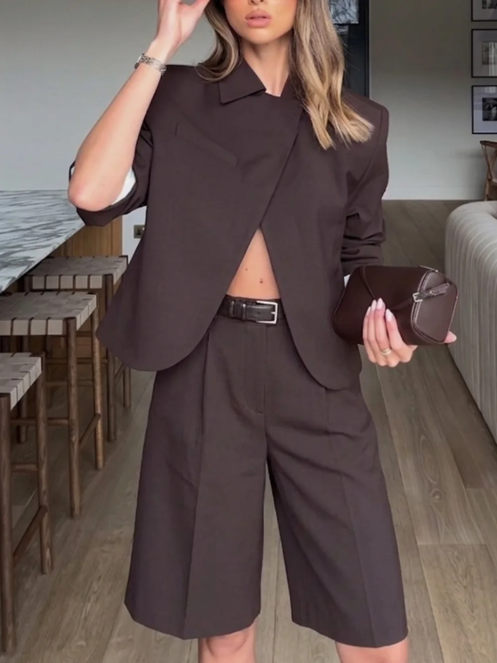 Conjunto de 2 Piezas para Mujer: Blazer Corto Marrón Oscuro y Pantalones Cortos Anchos Tipo Bermuda, Estilo Oficina, Elegante, Cuello con Muescas, Ropa de Calle