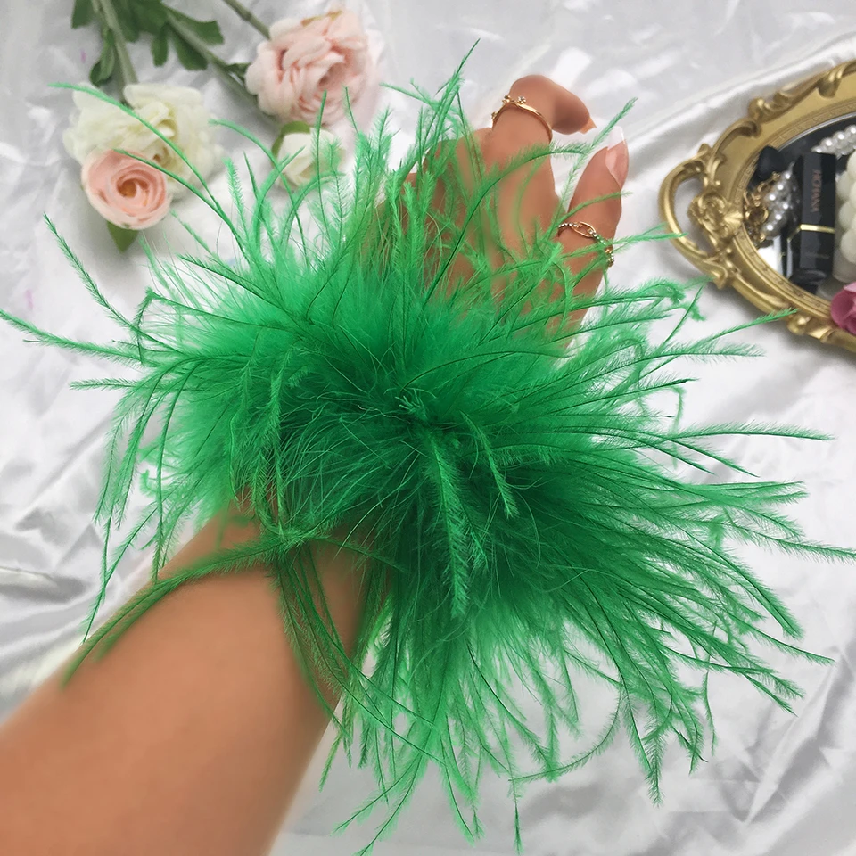 1Pair Ostrich Feather Cuffs Wristband with Feathers Snap Bracelet Stylish and Unique Oversleeve Accessory for Women