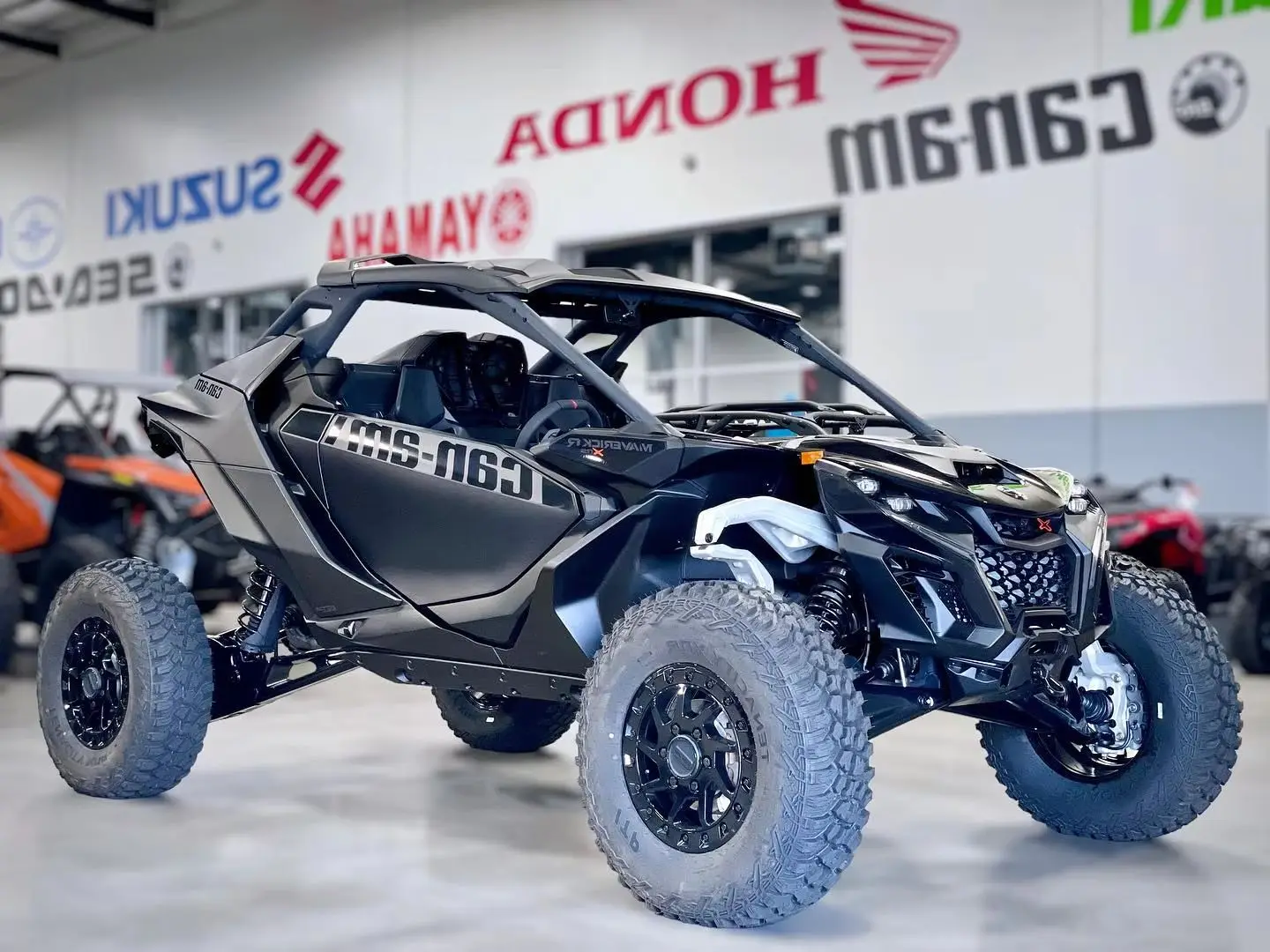 2024ส่วนลดสามารถ-AM MAVERICK R x RS พร้อม Smart-SHOX 9997 DCT (สีดำสามเท่า) 2-seater SxS UTV