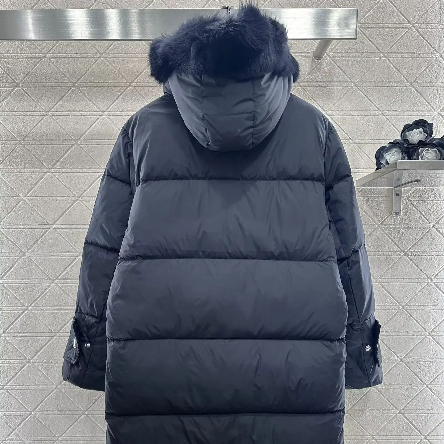 2025 invierno nuevo estilo cuello de piel de zorro imitación dos piezas Chaqueta larga a prueba de viento impermeable plumón de ganso blanco capucha desmontable