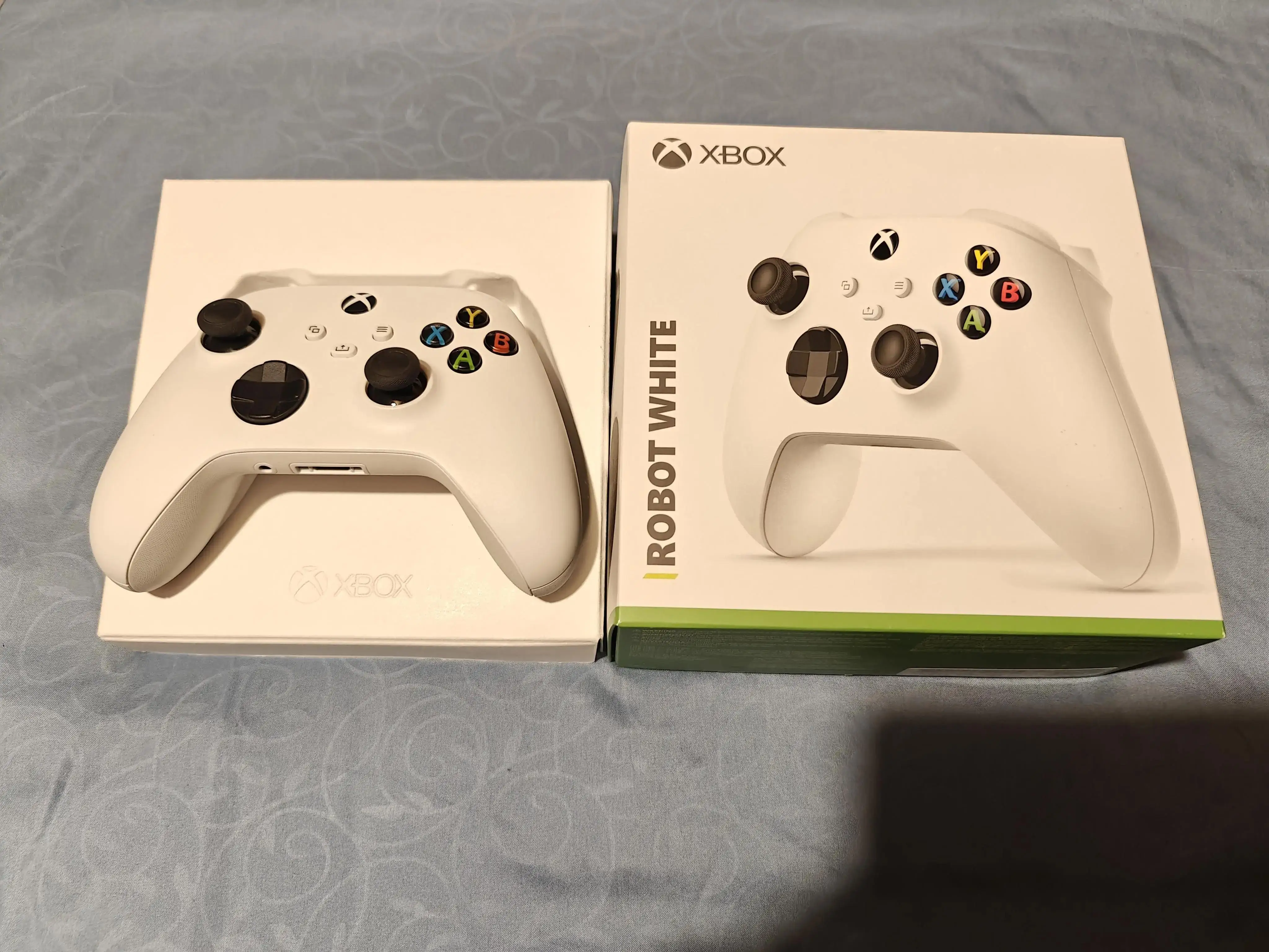 Microsoft Xbox Wireless Controller for Xbox Series X/S,  Xbox One - Robot White