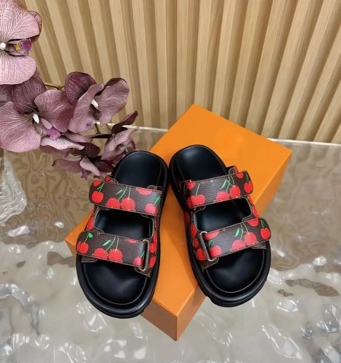 

2025 Новая модная изысканная универсальная модная женская обувь высокого качества HL73