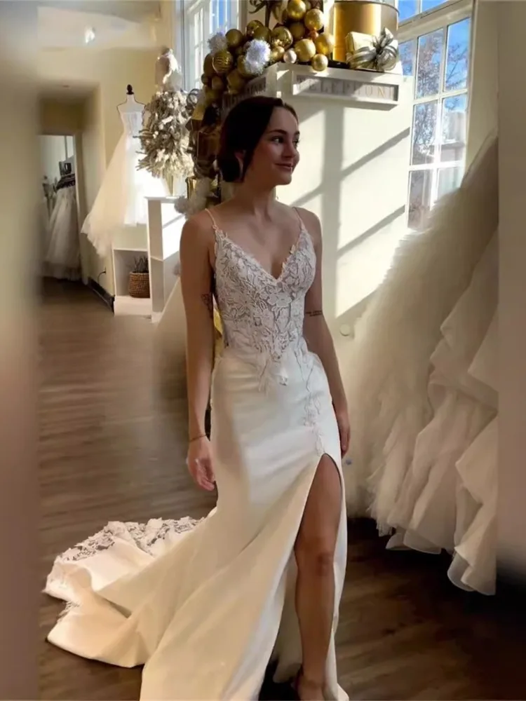 Boho Spaghetti Straps Mermaid Wedding Dresses with Split V-neck Lace Appliques Wedding Party Bridal Gown Beach Vestido De Novia