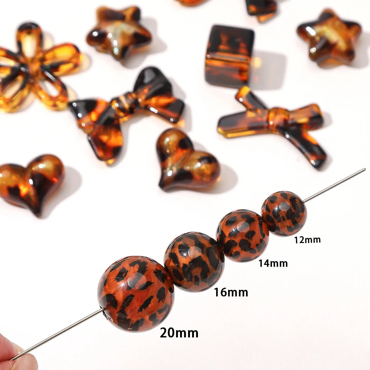1-5 Stück Vintage Bernsteinfarbene Acrylperlen in Stern-, Herz-, Schmetterlings- und Blumenform, Lose Perlen für Schmuckherstellung, DIY-Armbänder N – Detail 4