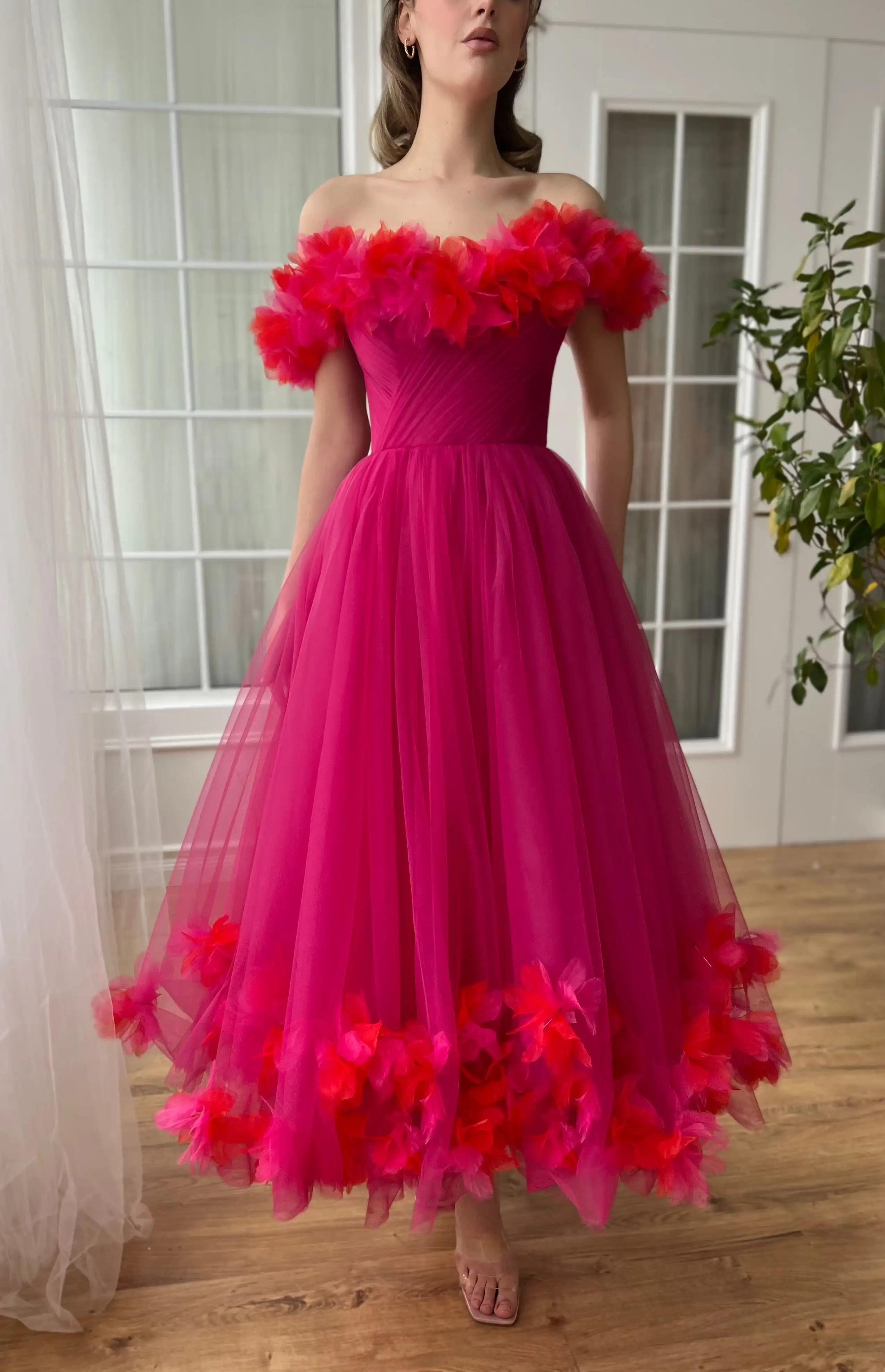 

Off The Shoulder Tulle Cocktail Dress Flowers Appliques Ruched Birthday Party Gown Sleeveless Pleat Knee-Length Homecoming Dress