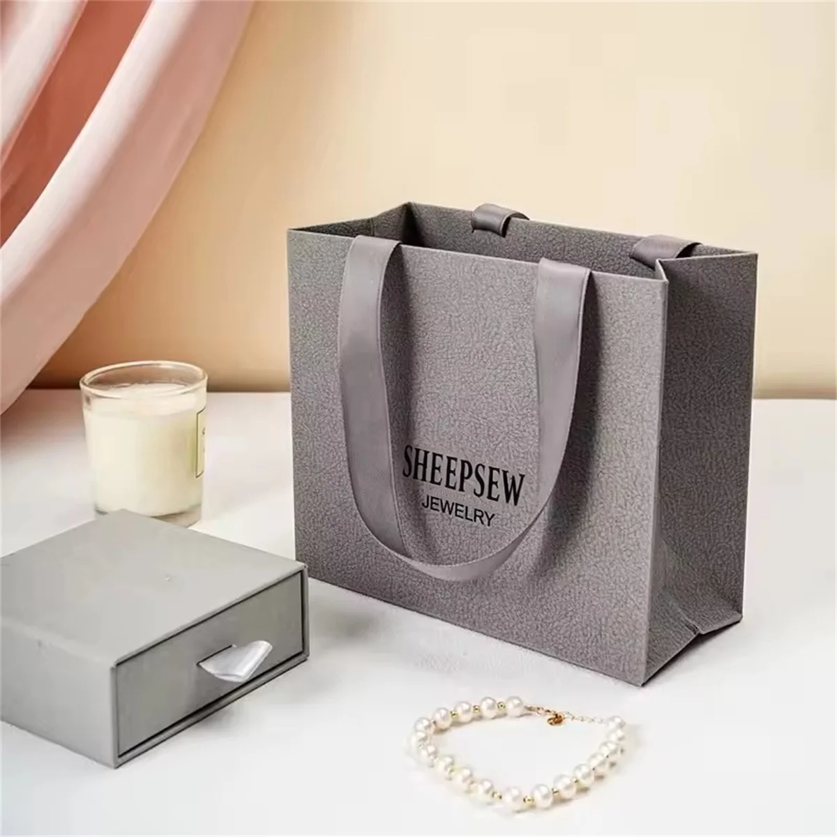 

24/50/100pcs Recyclable paper gift bag with a glossy layer laminated with a gold embossing logo design for packaging with a hand