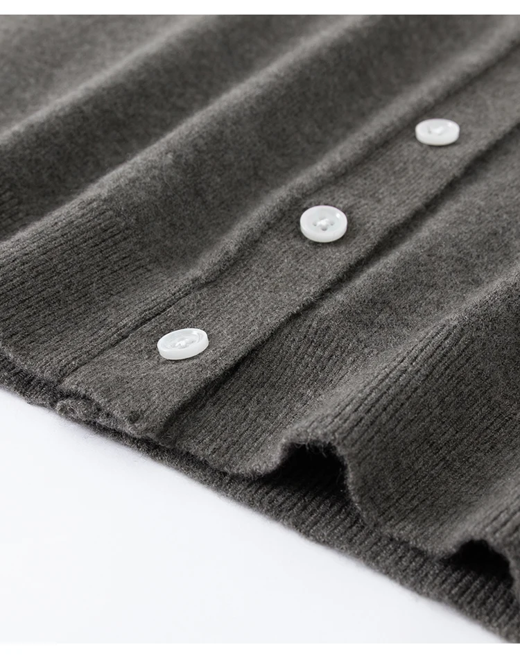MZ62054 Damen-Strickjacke aus weichem Kaschmirmix, Kurzarm, Polokragen, Knopfleiste, edles Alltagstop – Detail 10