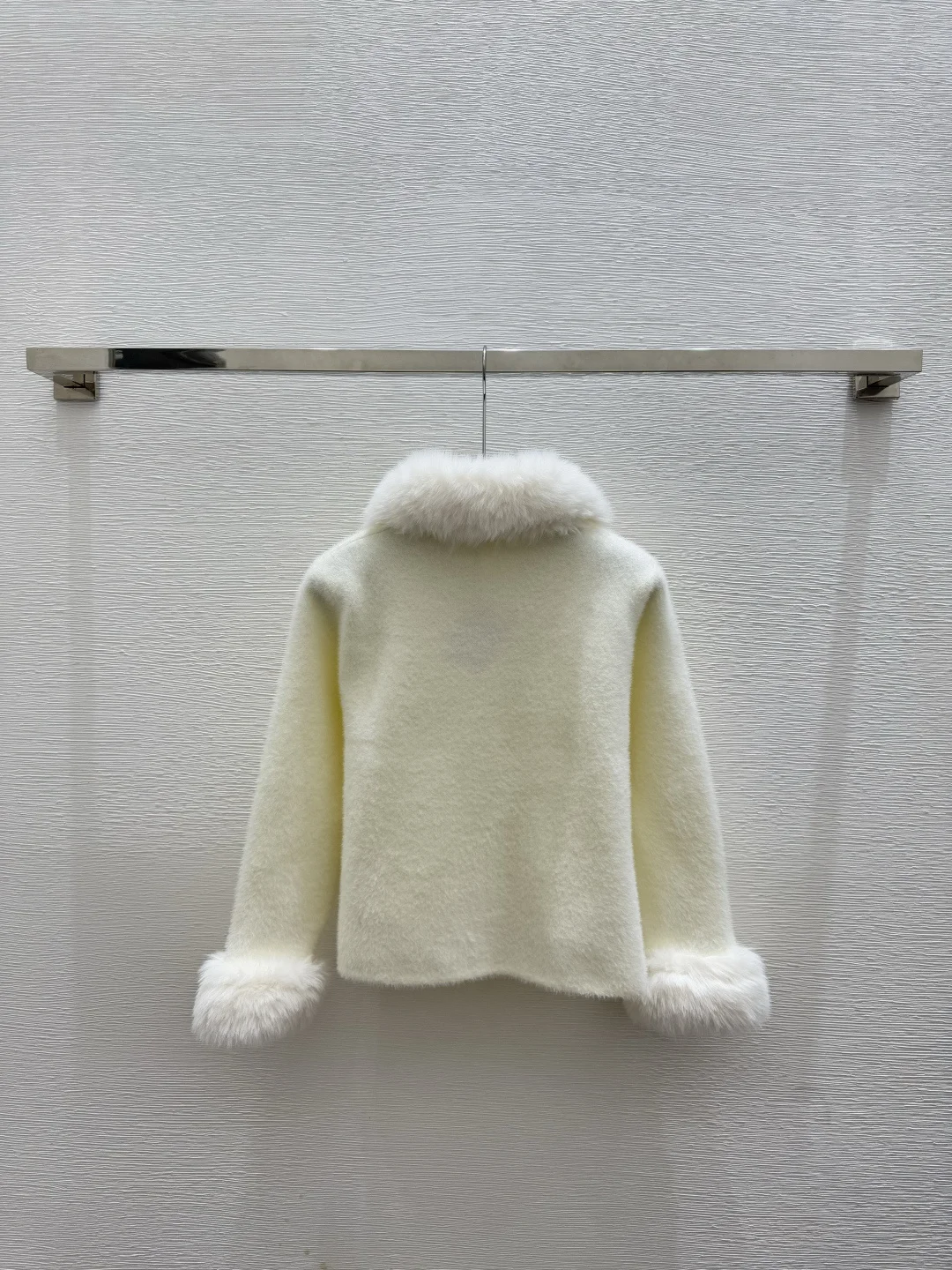 

New Women Clothes Round-Neck Lettered Gold Thread Embroidered Knitted Cardigan For Autumn/Winter 2025