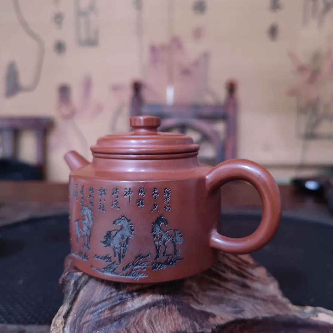 Qinzhou Nixing Tao Red Color Dezhong Teapots with Eight Horses Carving on Purple Ceramic Clay Tea Pot 200cc-220cc