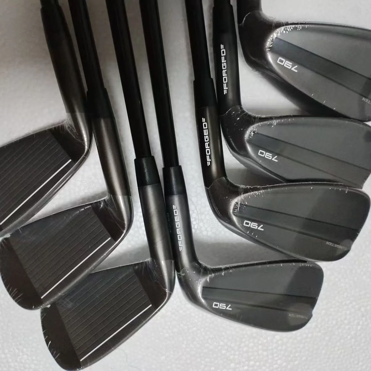 Klub Golf Baru 790 Gen4 Set Besi Golf Hitam Set Besi Tempa Tungsten 4-9P 7 Buah R/S Grafit Fleksibel/Poros Baja