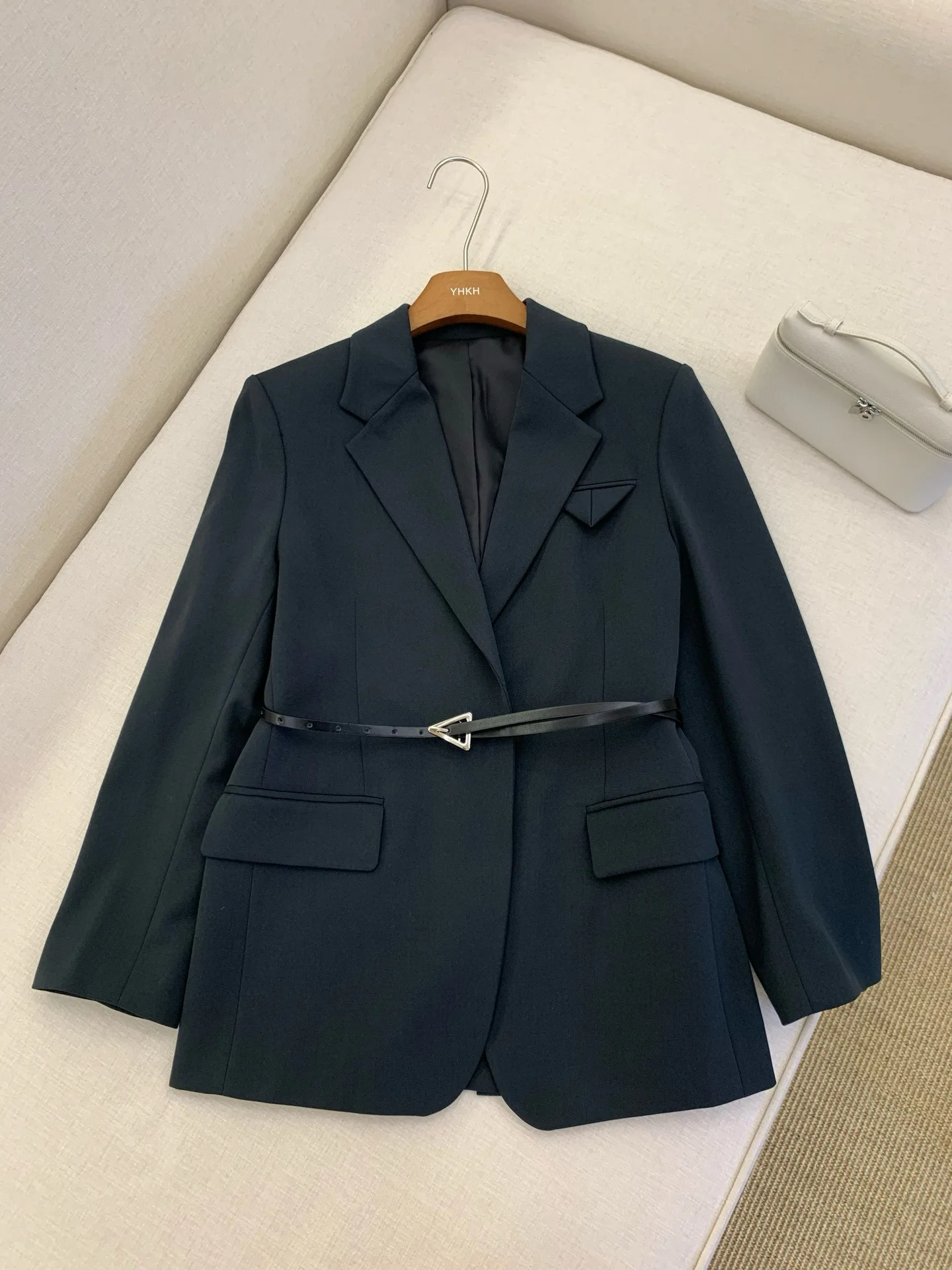 

Elegant classic high quality belted solid color blazer