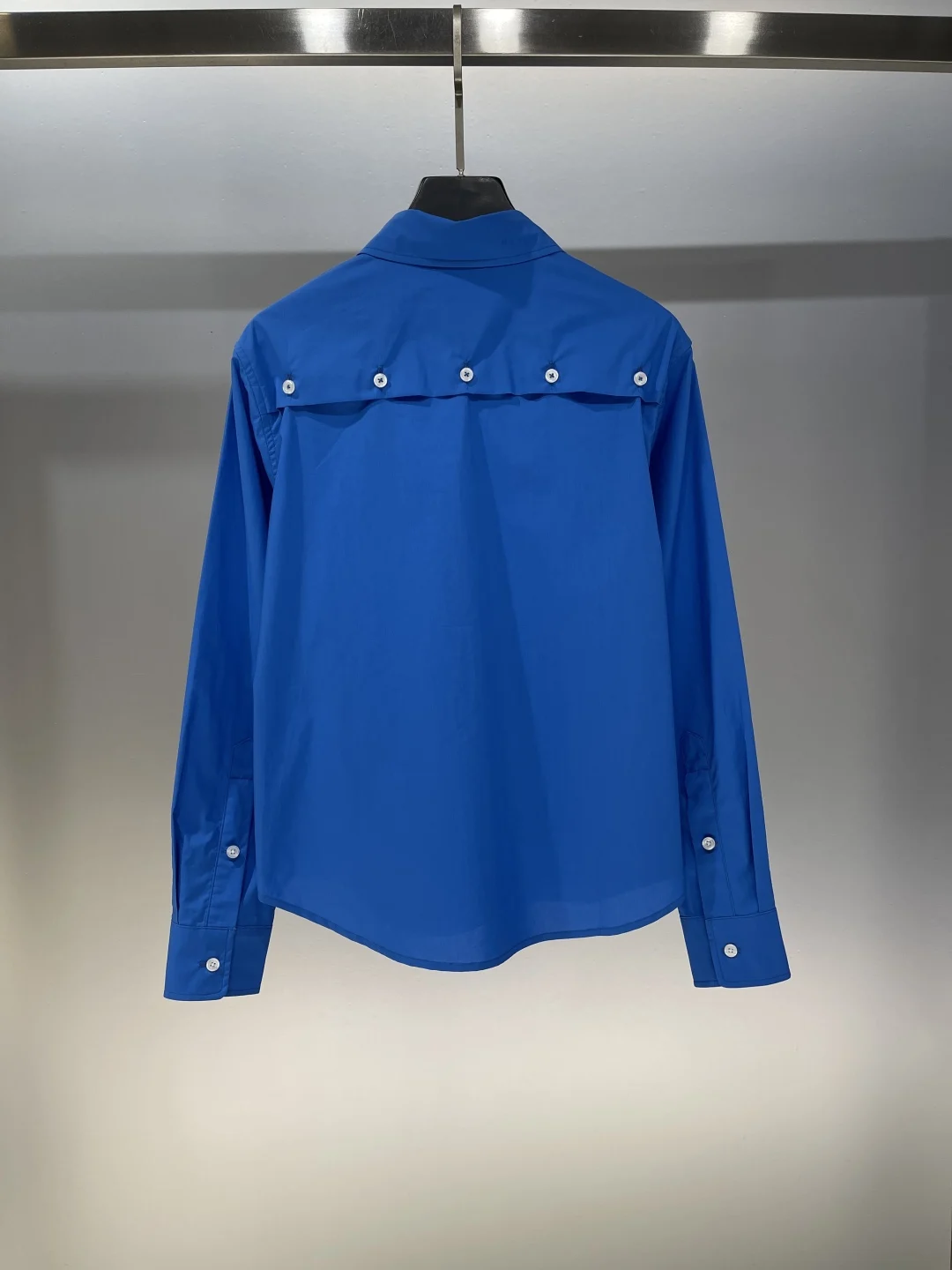 

2025 New Product Klein Blue Letter Back Buckle Design Shirt 128