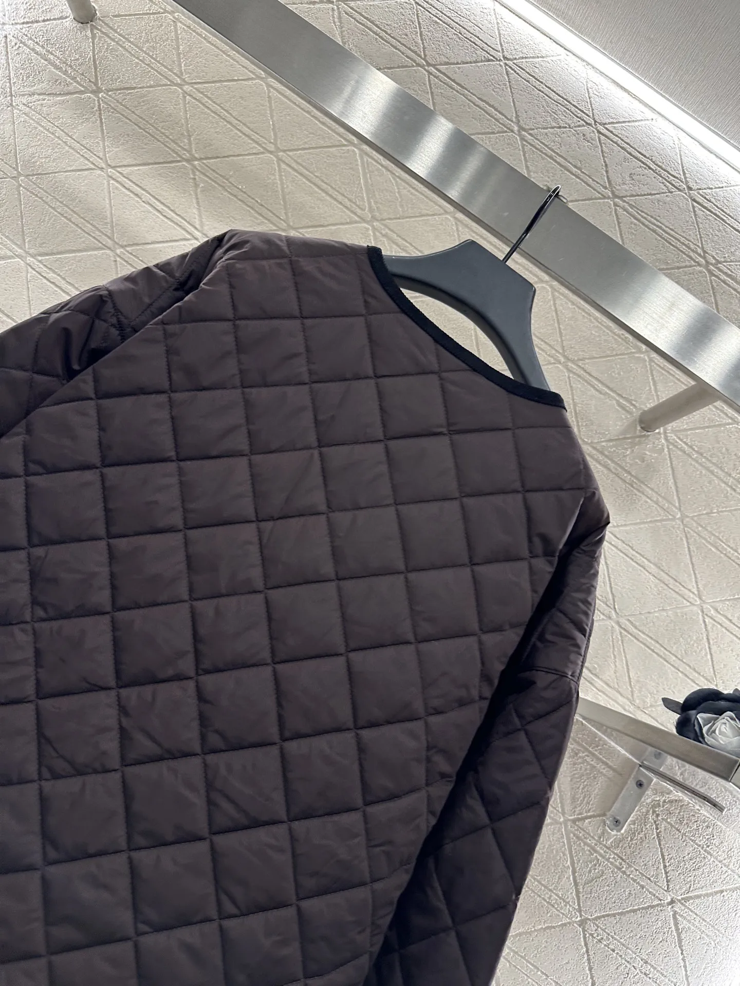 2025 Quilted Nylon Puffer Jacket Women's Lightweight Warm Waterproof Windproof Down Alternative Coat Winter Warm