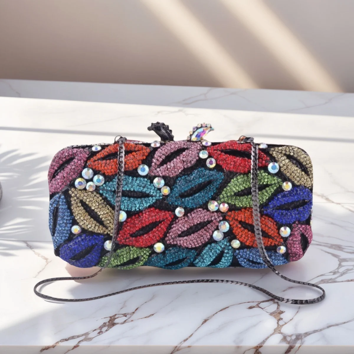 

Trendy Women Lips Shaped Crystal Evening Clutch Unique Rhinestone Purse Bag for Dating Party Prom