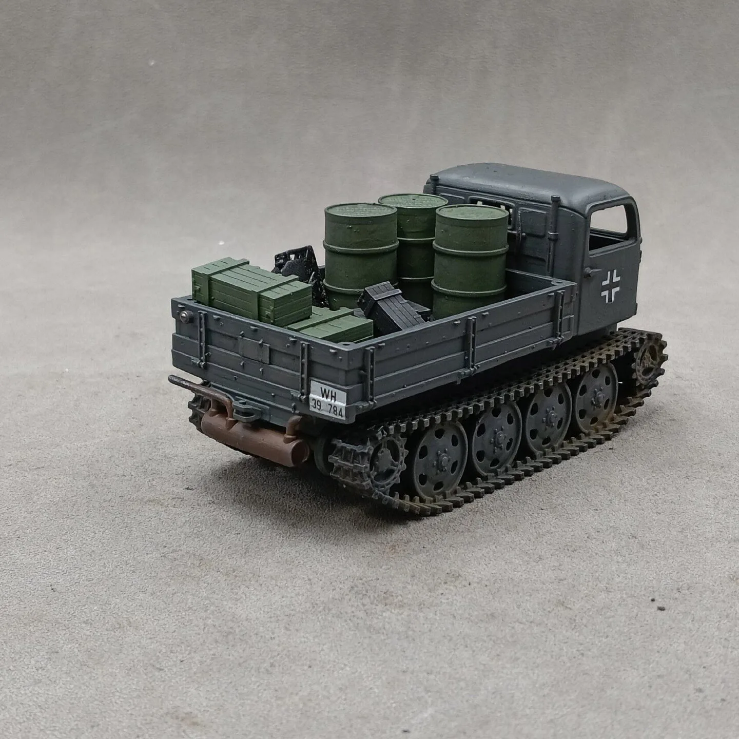 1/35 German RSO tracked tractor (with cannon) , SLA printing hand-colored finished model decorative ornament