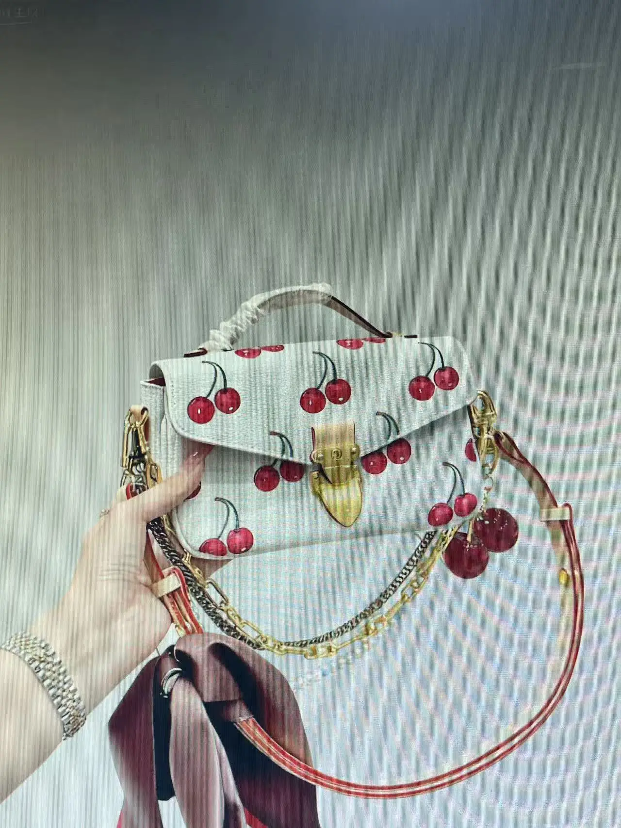 

2025 New Design Women's Cherry Postman Bag with Pearl Chain