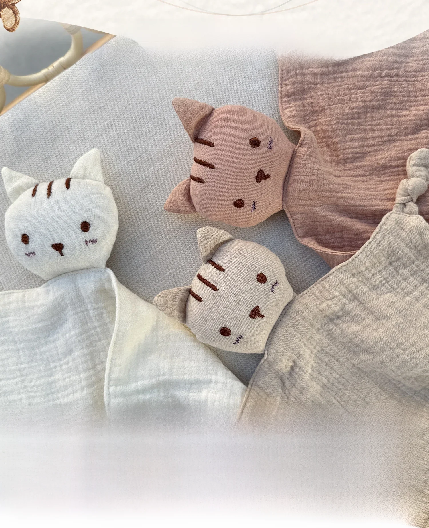 Bavoir en mousseline de coton doux pour bébé, poupée chat en peluche, serviette apaisante pour nouveau-né, couverture de sécurité, serviette de câlin pour bébé