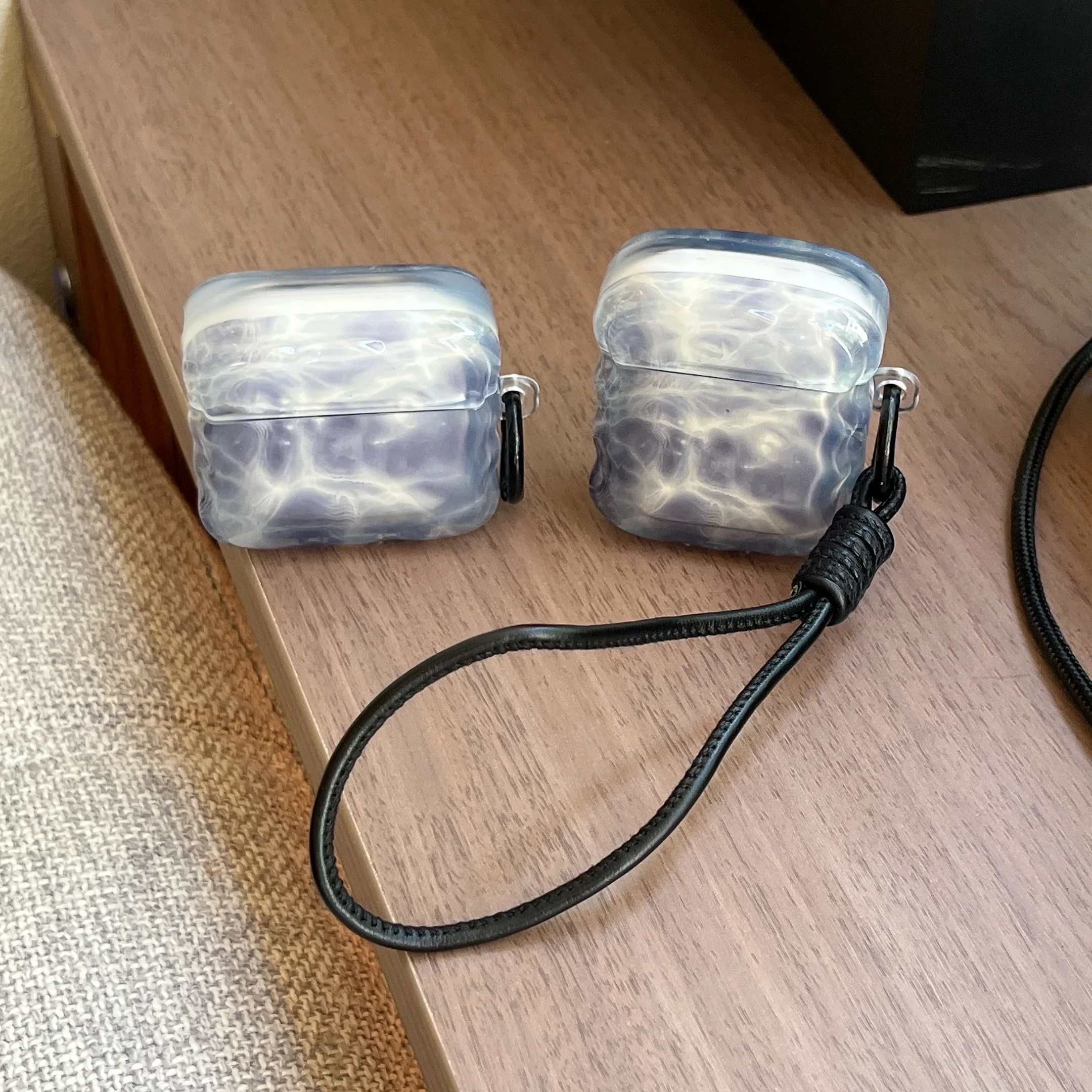 

Water corrugated headphone protective case, suitable for AirPods 4/3/2 Pro/2/4, with pendant, simple shockproof protective case