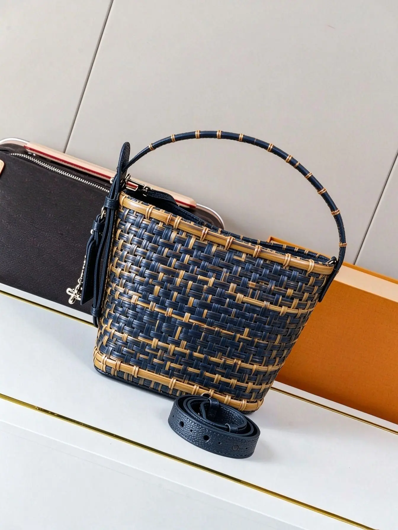 Vintage Woven Wicker Bucket Bag Ladies Handmade Rattan Color Matching Handbag Top Handle Removable Strap Beach Travel Bag