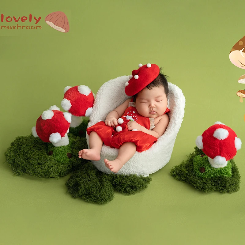 Mushroom Costume Newborn Photo Clothing Cute Beret Dress Shoot Set Mushroom Toy Green Grass Decoration Studio Baby Photo Props