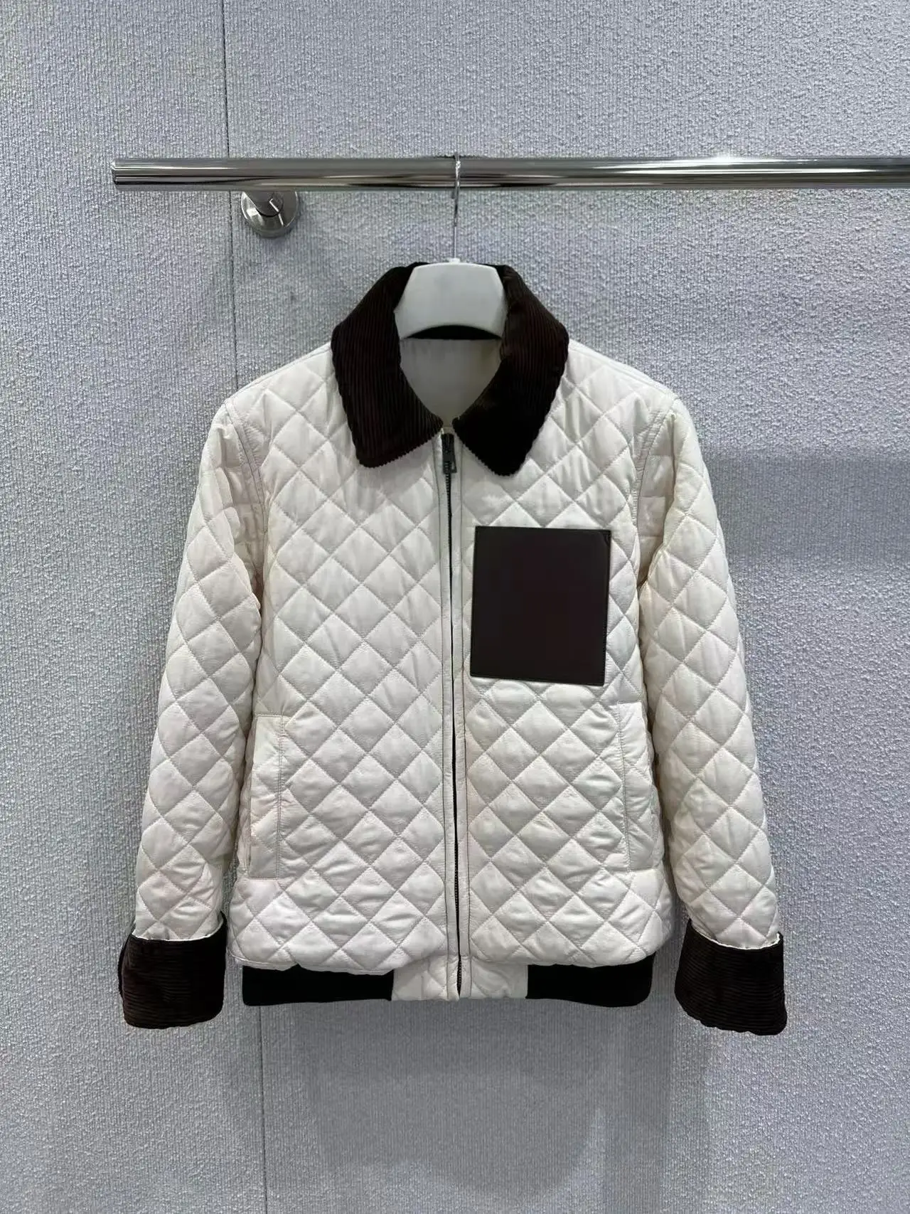 

Осень-зима, новое однотонное пальто на молнии с отложным воротником, шикарное повседневное пальто с длинными рукавами, винтажная повседневная куртка высокого качества, топы хитового цвета