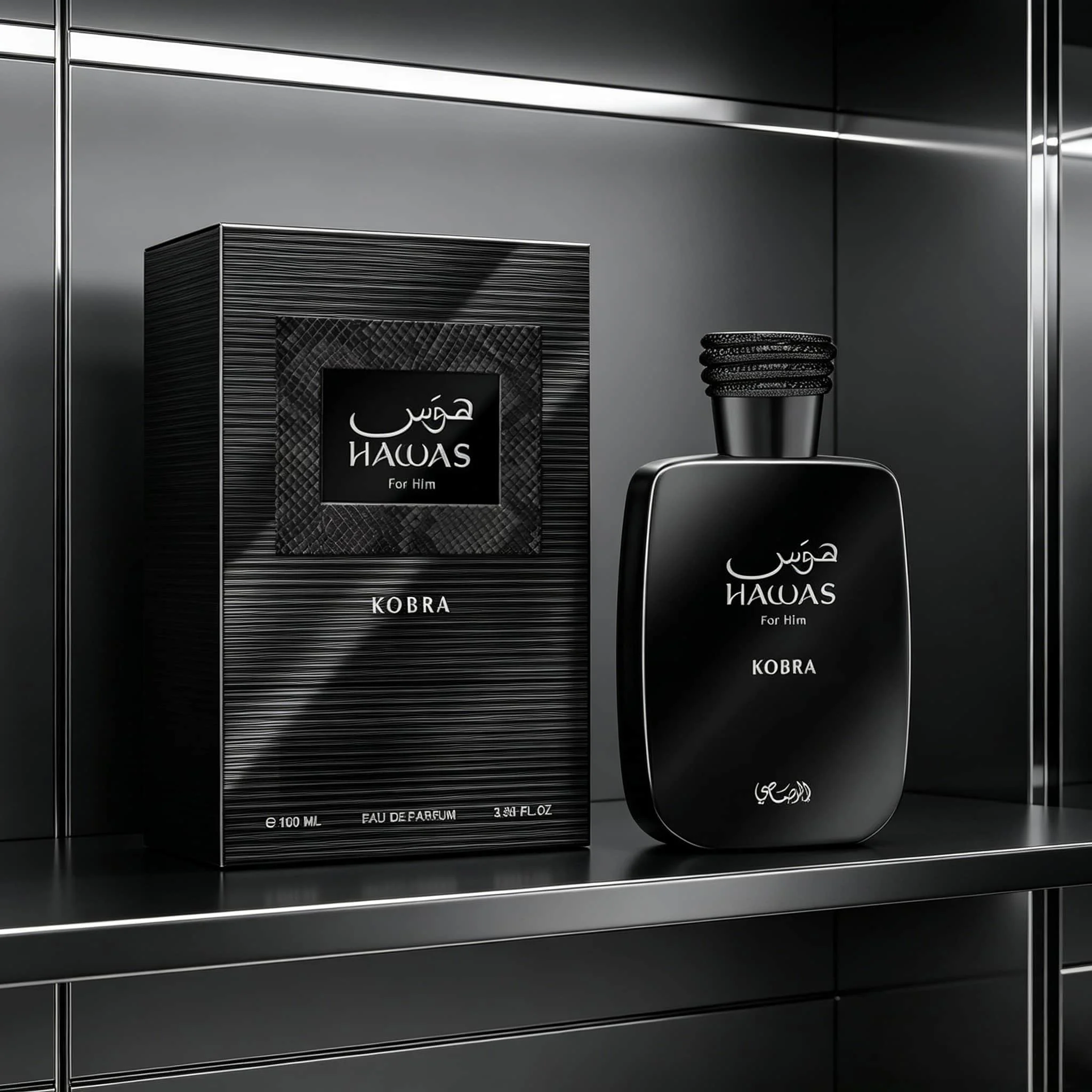 Fragancia Masculina Rasasi Hawas Kobra (3.4 oz / 100 ml) – Con notas de azafrán, pachulí y ámbar; presentada en una caja de regalo con un acabado texturizado de piel de serpiente negra. Un regalo ideal de otoño/invierno para él, tanto para ocasiones de negocios como para cumpleaños.