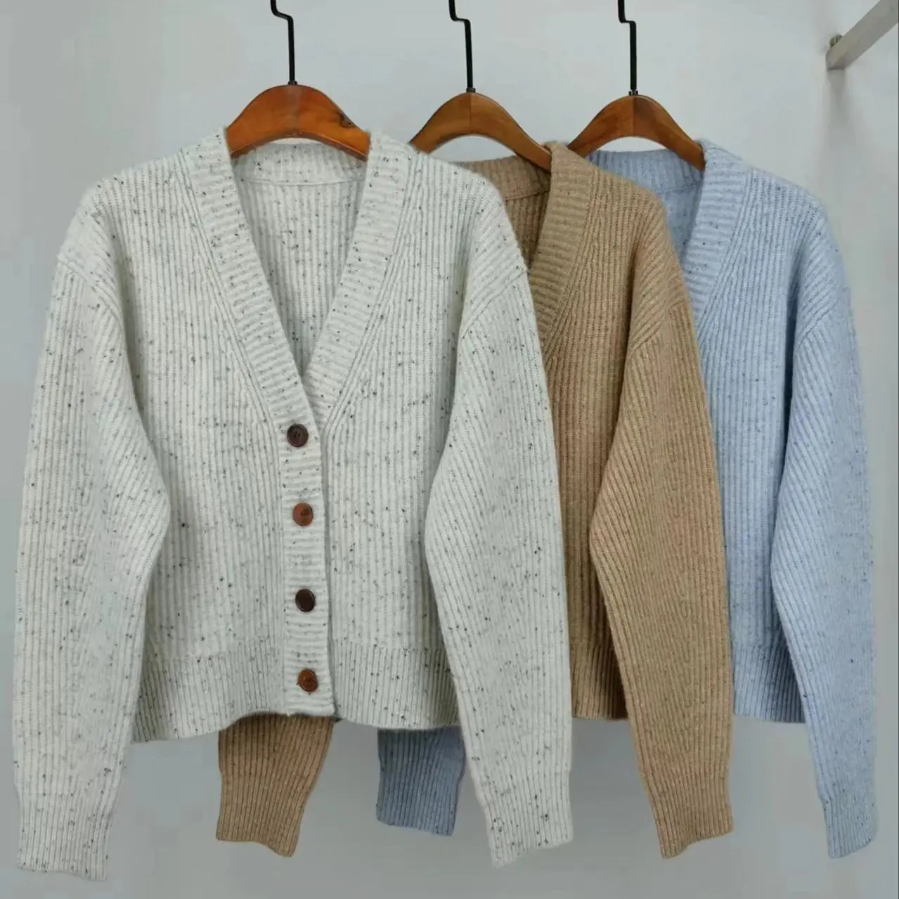 Classic 100% wool knitted cardigan