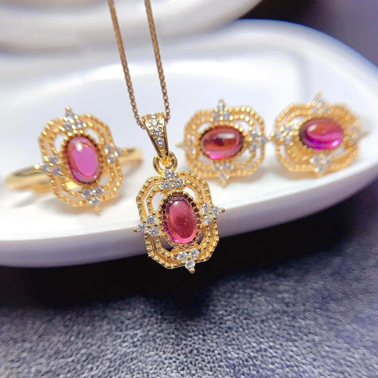 

KJJEAXCMY Girls' Natural 6x4mm Egg Faced Garnet Necklace Pendant Ring Earnail Set 925 Pure Silver Plated Gold Christmas Gift