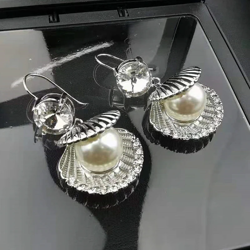 

New in White Pearl Clam Shell Pendant Vintage Earring Inlaid Zircon for Women Christmas Jewelry