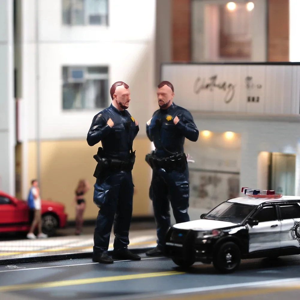 Figurines miniatures 1/18 1/24 1/43 1/64 policier barbe avec odorsoldat, figurine en résine modèle scène créative poupées accessoires pour voitures