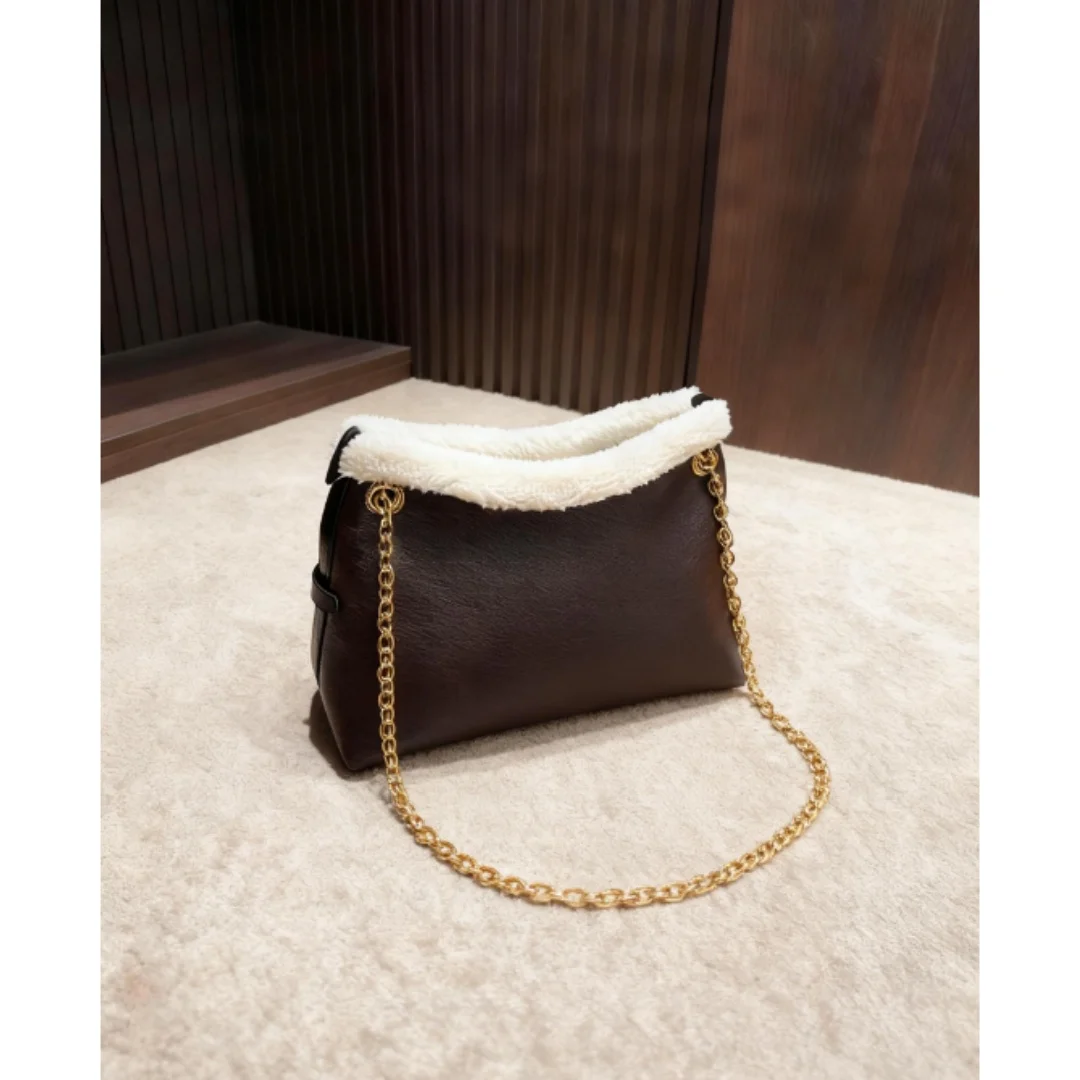 

2025 Winter New Style Fashion-Perfectly Complementary Letter-Printed White Lamb Hair Shoulder Chain Bag
