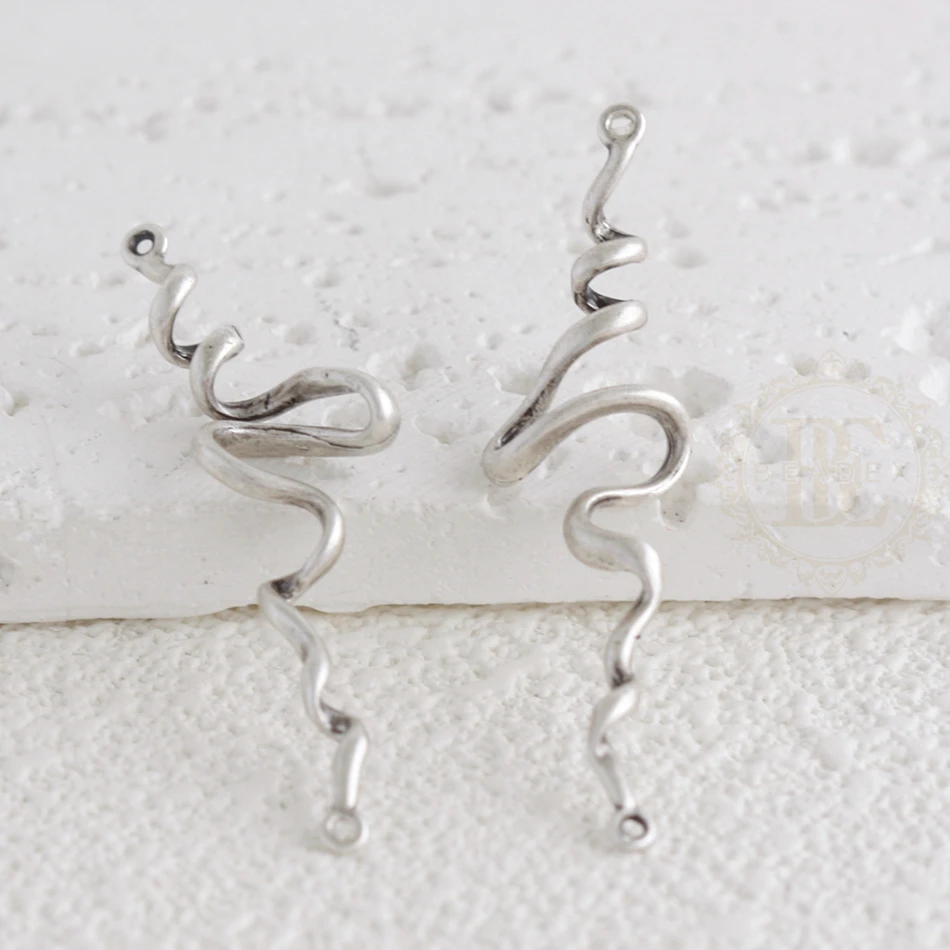 Fornitura fai-da-te: collegamento irregolare in ottone massiccio placcato premium in un unico pezzo - 48x12,1 mm (4906C-11)