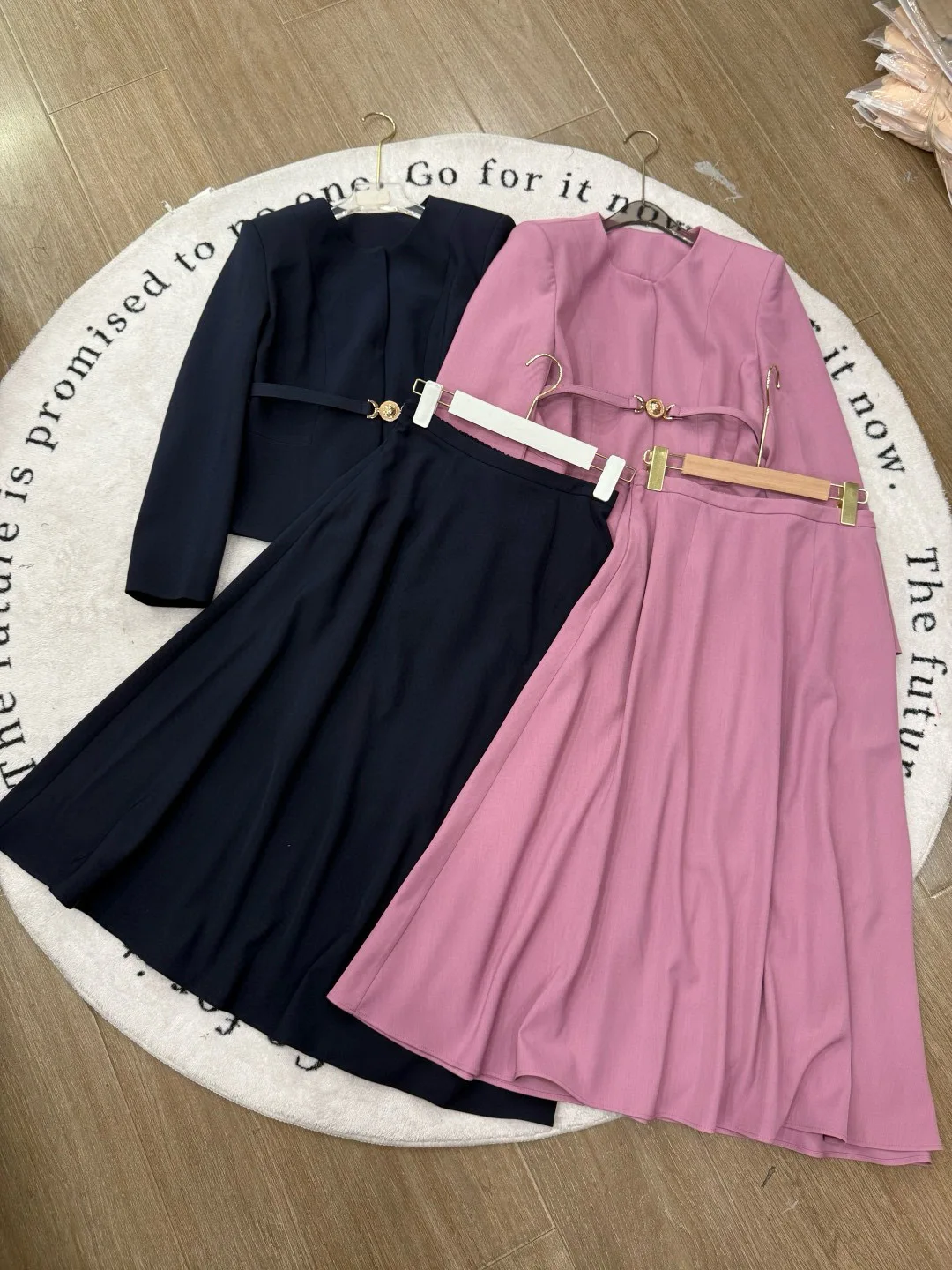 بدلة تنورة نسائية خريفية أنيقة ذات لون سادة مع حزام #5