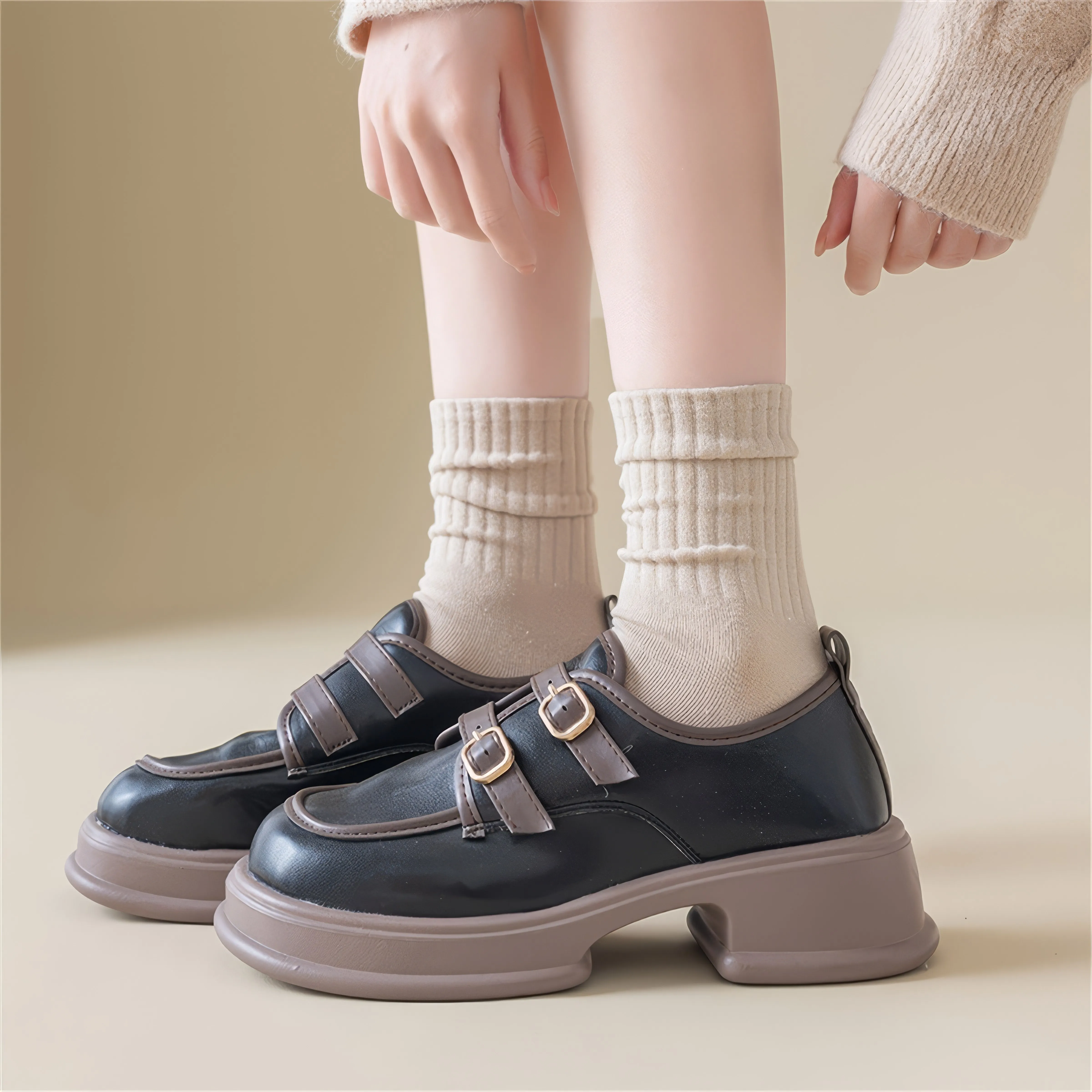 10 pares de meias casuais cáqui com padrões divertidos e tecido elástico respirável, adequadas para outono e presente