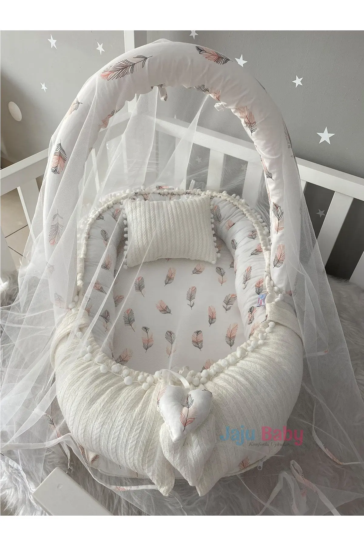 

Handmade White Knitted Pique Fabric and Feather Pattern Fabric with Pompom Babynest Toy Apparatus and Tulle Set