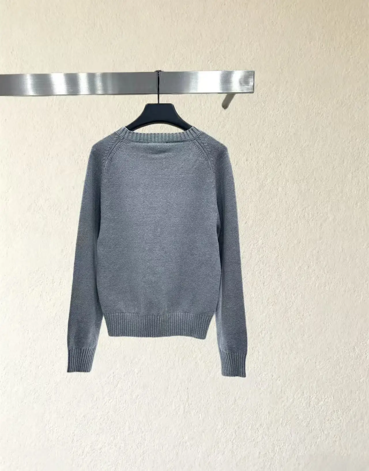 

2025 Autumn/Winter New Design Embroidered Round Neck Pullover Sweater