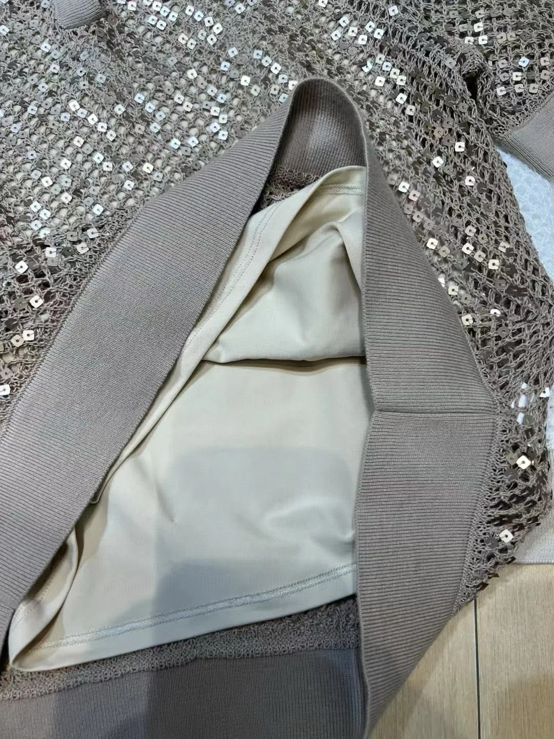 Autumn women's exquisitely sequins trimmed knitted linen cotton short sleeved polo neck top