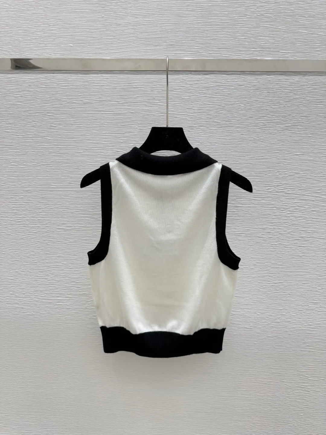 

2025 Women Vest Summer Autumn New Style Match Color Fashion Simple Slim Lapel Short Style All Match Women Knit Short Sleeve