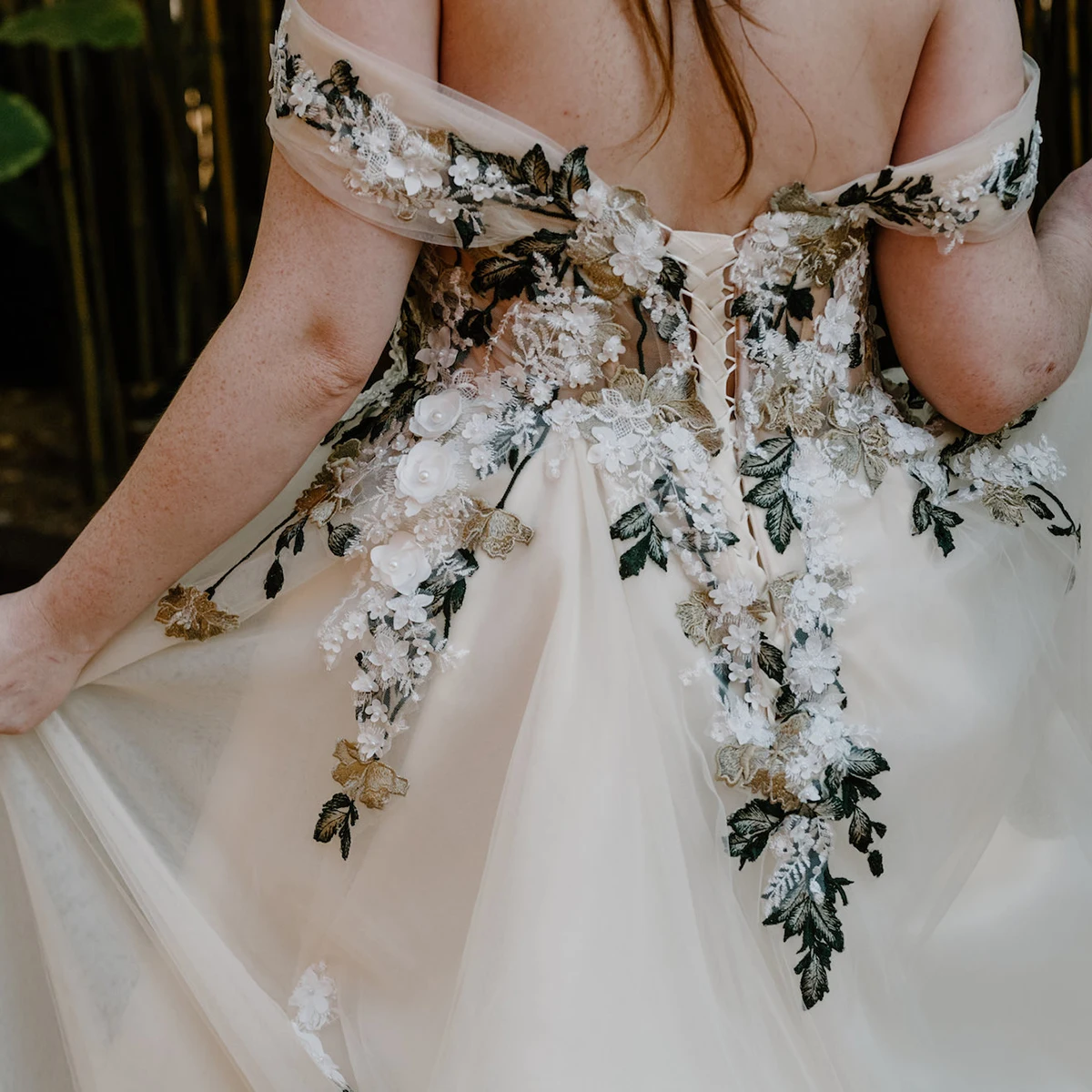 فستان زفاف مطرز ثلاثي الأبعاد لحديقة الزهور أنيق بدون أكتاف مقاس كبير مشد رومانسي ملون على الطراز القوطي فساتين زفاف مخصصة #3