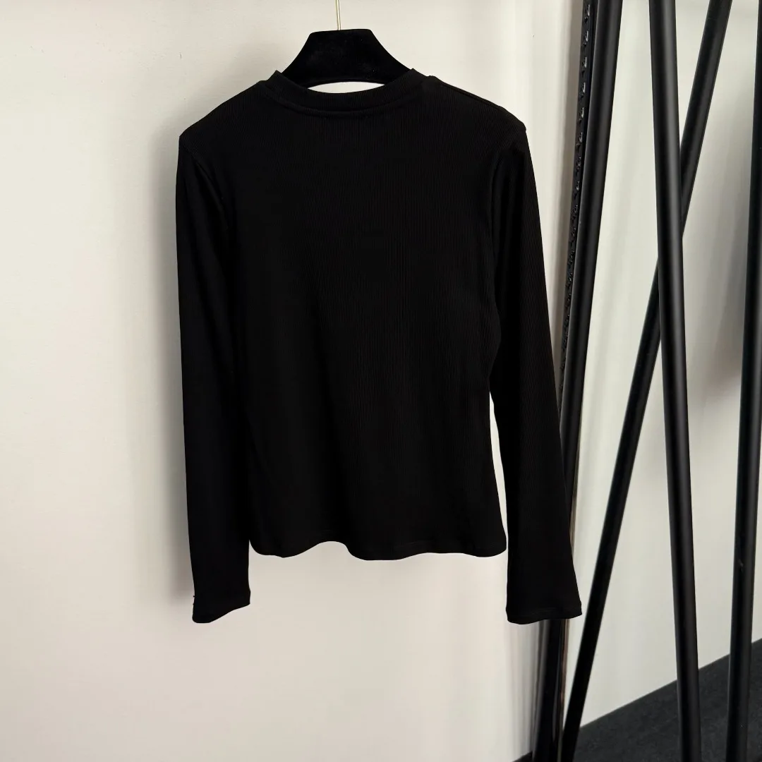 

Осень 2024, новая женская футболка с длинным рукавом: буквенный принт и универсальный повседневный стиль, незаменимый