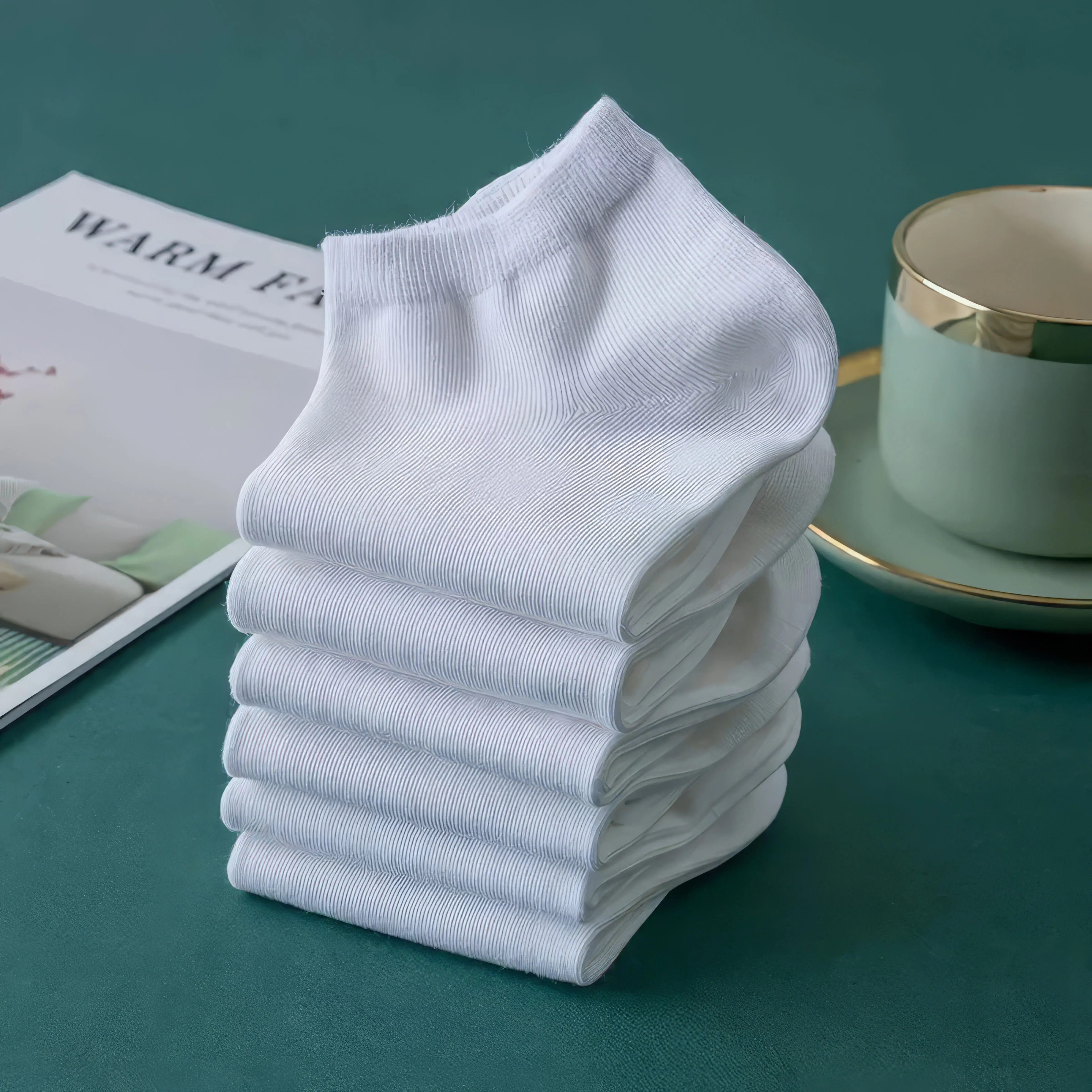 35 زوجًا من الجوارب السوداء والبيضاء والرمادية، خفيفة الوزن، مع لون نقي وتصميم بسيط، مناسبة للارتداء الكاجوال