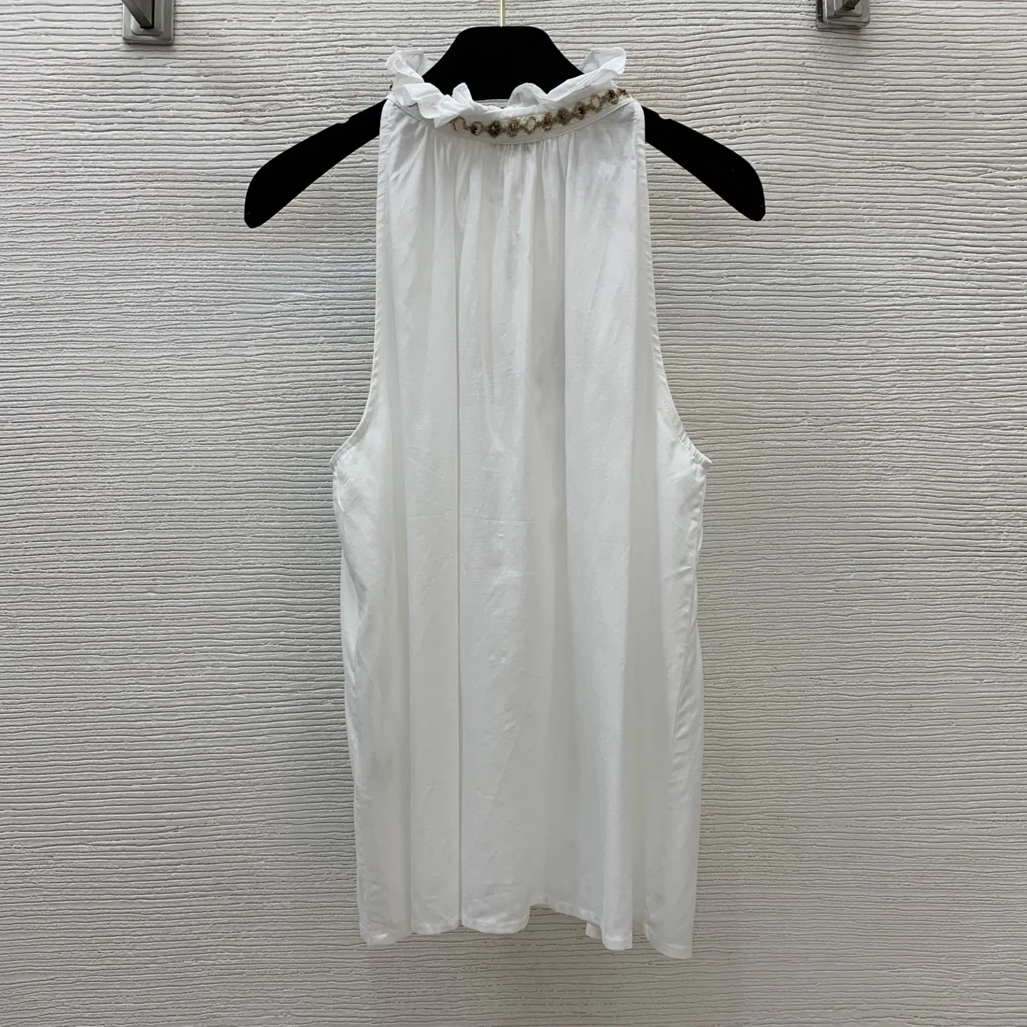 

A Loose And Fashionable Sleeveless Off-the-neck Cotton And Linen Top With A Woven Lace Collar For Ladies