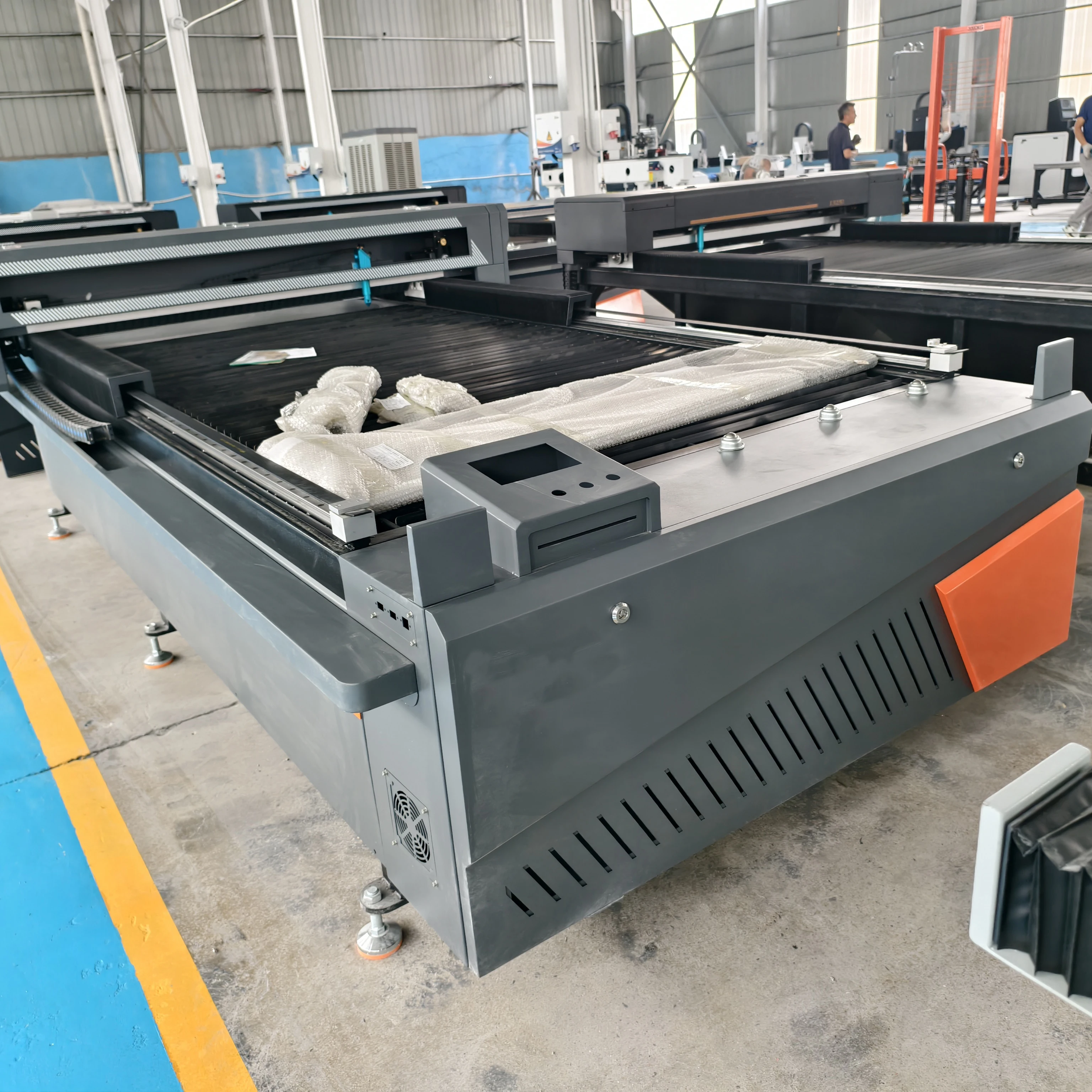 1325 1610 150W 180W 300W CO2 laser Cutting machine With Auto Feeding System Ruida Control System Wood Acrylic Fabric Stability