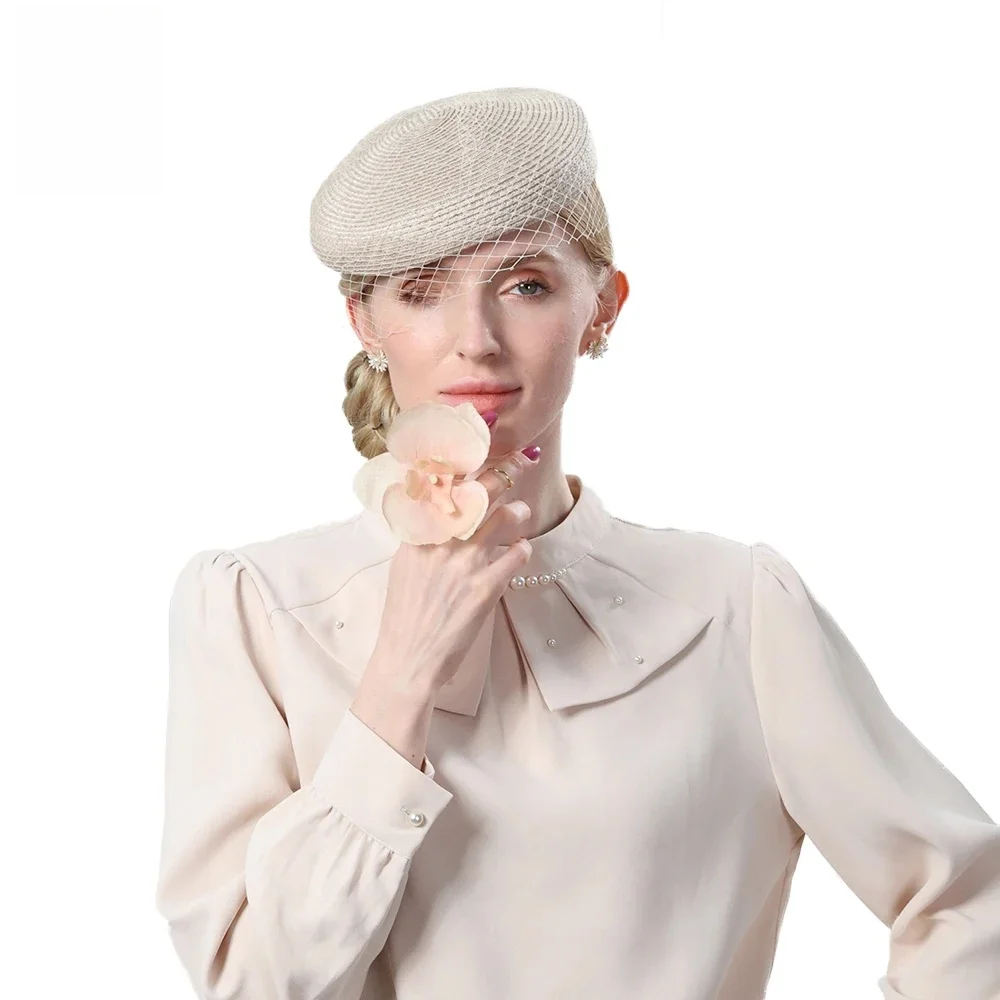 Elegante champagne stro tovenaar hoed met sluier voor dames - perfect accessoire voor bruiloft kerk bruids theekransje formeel - afbeelding 2