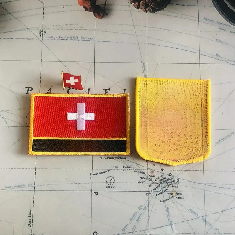 SWITZERLAND Flaga narodowa Naszywki z haftem Odznaka Tarcza i kwadratowy kształt Szpilka Jeden zestaw na tkaninie Opaska na ramię Dekoracja plecaka — zdjęcie 2
