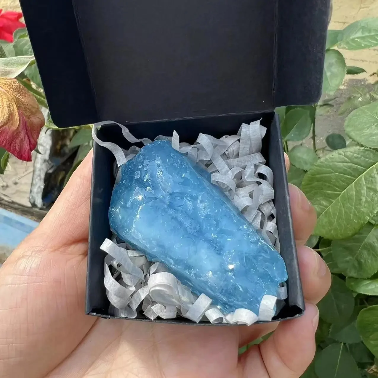 Pierre précieuse béryl quartz aigue-marine naturelle, cristal de charbon avec boîte, 50-60g