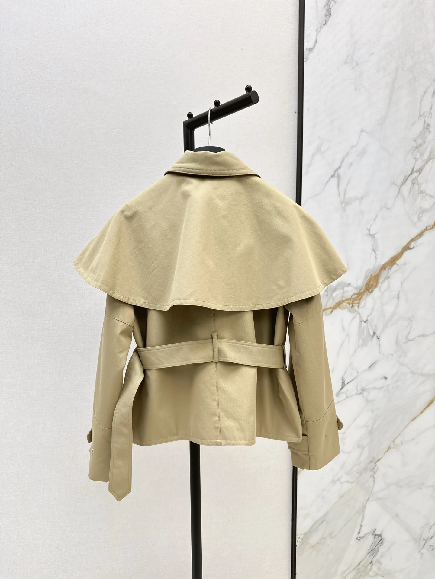 

High Quality Spring Autumn Women's Cloak Windbreaker Casual Fashion Embroidery Letters Vintage Fake Two-Piece Jacket JQ152